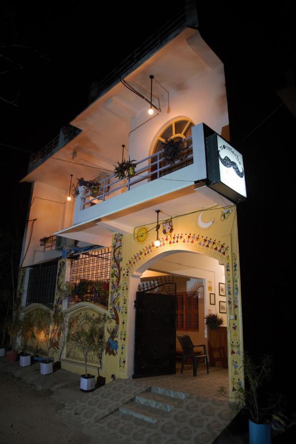 มูสตาช ขชุรโห Hostel ขชุราโห ภายนอก รูปภาพ